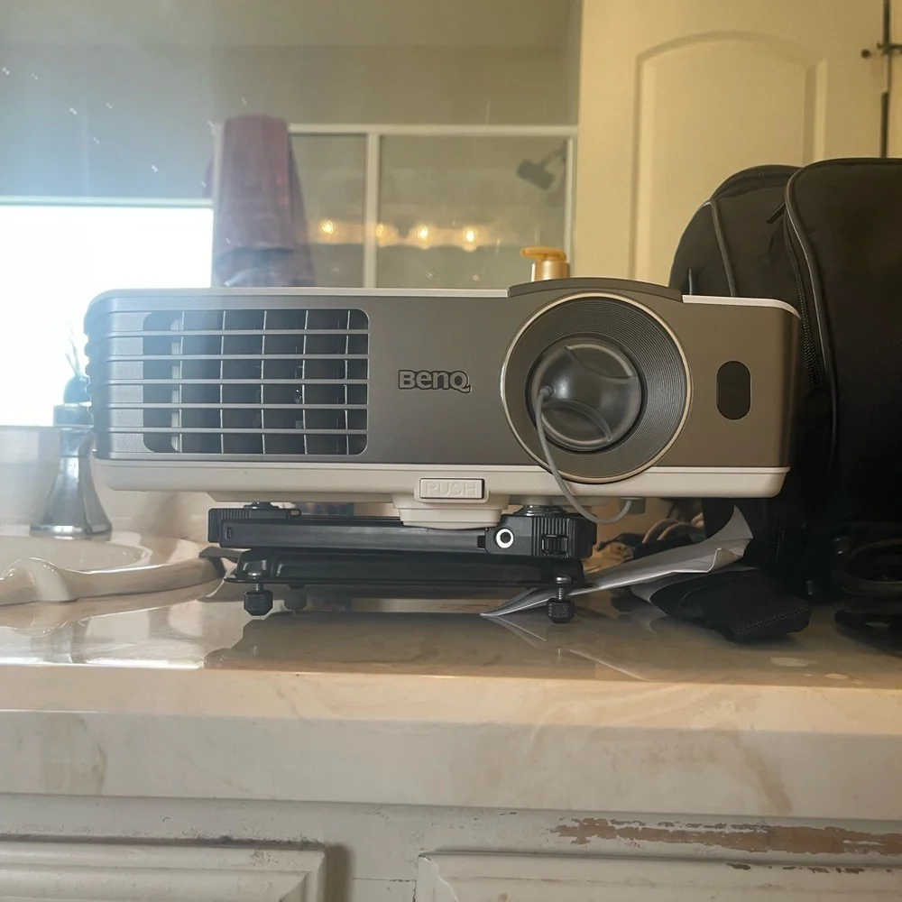 Projector - Picture 4 of 7